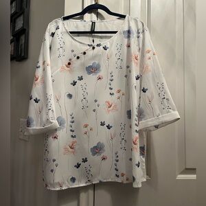 Women’s 3/4 Sleeve Floral Top - size XXL